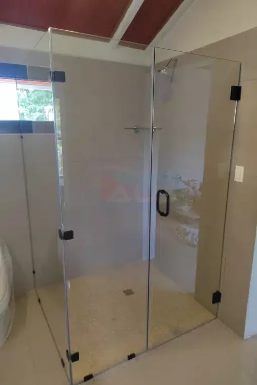 Puertas Abatibles para Baño