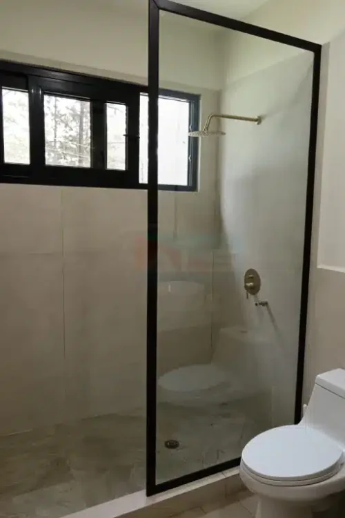 Mampara de Baño con Marco Negro