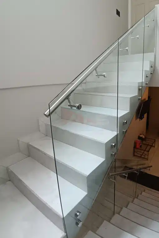 pasamanos-escaleras-modernos-vidrieria-aluminios-del-sur