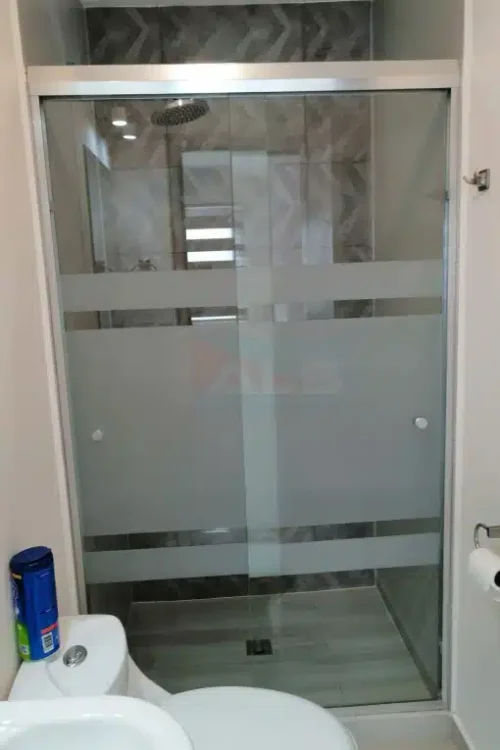 Puerta Corrediza con Vidrio Arenado para Ducha